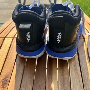 Kids Zion Basketball shoes 3.5Y size